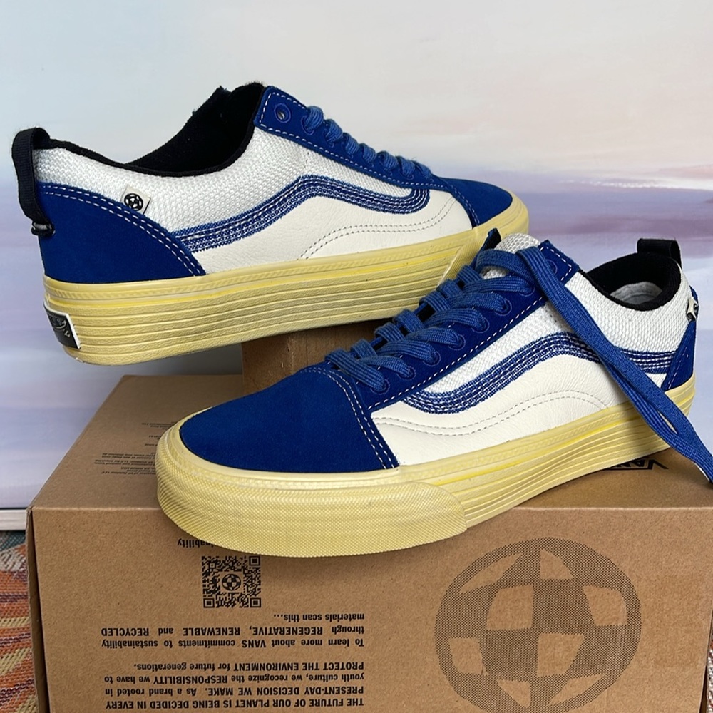 Vans WMNS Old Skool Split
Vintage Blue
VN0A5FBGFUH
Sneakers - Picture 8 of 16